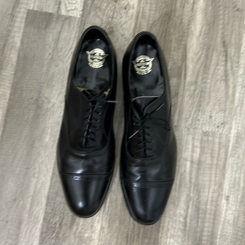 Men’s Florsheim leather dress shoes. Size 11 1/2 C
